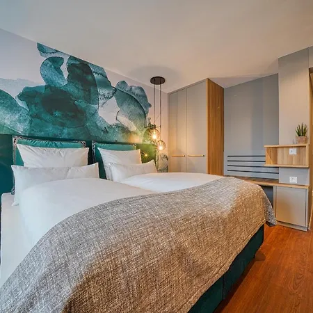 Vienna House Easy By Wyndham 4*