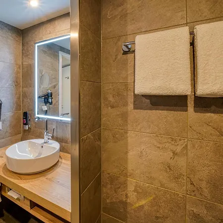 Vienna House Easy By Wyndham 4*