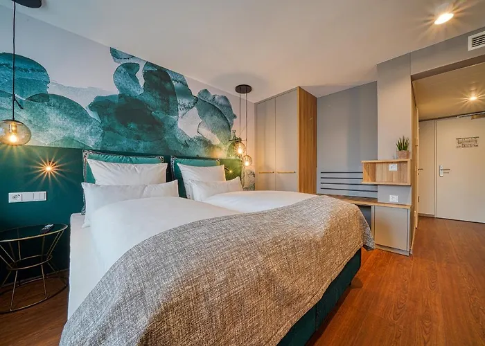 Vienna House Easy By Wyndham 4*